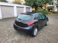 Gebraucht Peugeot 208 82 PS (60 kW) 2016 Schwarz Kleinwagen