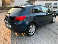 Gebraucht Opel Astra 140 PS (102 kW) 2011 Blau Limousine