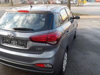 Gebraucht Hyundai i20 75 PS (55 kW) 2019 Grau Limousine