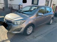 Gebraucht Hyundai i20 86 PS (63 kW) 2013 Grau Kleinwagen
