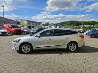 Usado Ford Focus Cool & Connect 120 CV (88 kW) 2020 Plateado Familiar