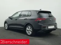 Second-hand VW Golf VIII Life 150 CP (110 kW) 2023 Negru Berlinǎ