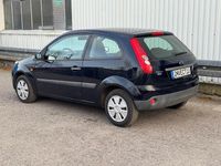 Gebraucht Ford Fiesta Basis 60 PS (44 kW) 2006 Blau Kleinwagen