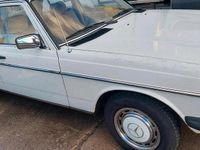 Gebraucht Mercedes 200 60 PS (44 kW) 1983 Weiß Limousine