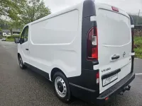 Gebraucht Opel Vivaro 120 PS (88 kW) 2017 Weiß Van / Kleinbus