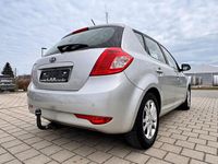 Gebraucht Kia Ceed 90 PS (66 kW) 2011 Silber Kleinwagen