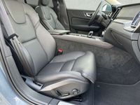 gebraucht Volvo V60 Plus Bright B4 18''LM AHK Pano Standhz Sitz vo+hi Lenkradhz