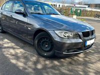 Gebraucht BMW 320 150 PS (110 kW) 2005 Grau Limousine