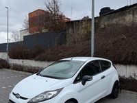 Gebraucht Ford Fiesta Ambiente 60 PS (44 kW) 2009 Weiß Kleinwagen