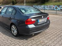 Gebraucht BMW 318 129 PS (94 kW) 2006 Grau Limousine