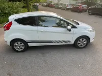 Gebraucht Ford Fiesta 96 PS (70 kW) 2011 Weiß Kleinwagen