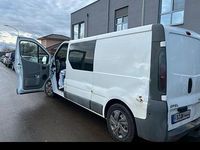 Second-hand Opel Vivaro 115 CP (84 kW) 2004 Alb Monovolum