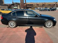 Gebraucht BMW 320 184 PS (135 kW) 2011 Schwarz Limousine