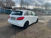 Gebraucht Mercedes B200 109 PS (80 kW) 2012 Weiß Van / Kleinbus