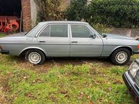 Gebraucht Mercedes 300 88 PS (64 kW) 1981 Blau Limousine
