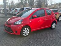 Gebraucht Toyota Aygo 68 PS (50 kW) 2013 Rot Kleinwagen