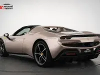 Gebraucht Ferrari 296 829 PS (609 kW) 2024 Bronzo seta Cabrio