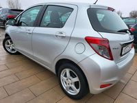 Gebraucht Toyota Yaris Life 99 PS (72 kW) 2012 Silber Kleinwagen