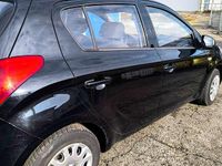 Gebraucht Hyundai i20 Classic 77 PS (56 kW) 2012 Black diamond / mic Kleinwagen
