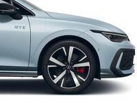 Gebraucht VW Golf VIII GTE 272 PS (200 kW) 2025 Crystal ice blue metallic / schwarz (metallic) Limousine