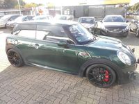 Gebraucht Mini John Cooper Works 265 PS (194 kW) 2018 British racing green ii metall Kleinwagen