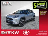 Neu Toyota Yaris Plus 131 PS (96 kW) 2026 Juniper blue (8y8)/ black (202 Kleinwagen
