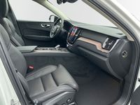 gebraucht Volvo XC60 B5 Benzin AWD Ultimate Dark 20'' AHK StandHZG Luft