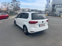 Gebraucht VW Touran Highline 150 PS (110 kW) 2023 Weiß Van / Kleinbus