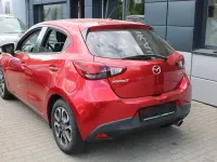 Używany Mazda 2 Nakama 90 KM (66 kW) 2016 Czerwony Sedan/Limuzyna