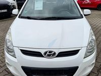 Gebraucht Hyundai i20 77 PS (56 kW) 2011 Weiß Kleinwagen