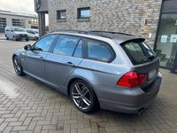 Gebraucht BMW 318 140 PS (102 kW) 2009 Grau Kombi
