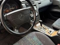 Gebraucht Mercedes E240 Avantgarde 170 PS (125 kW) 1998 Grün Limousine