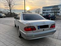 Gebraucht Mercedes E220 143 PS (105 kW) 1999 Silber Limousine