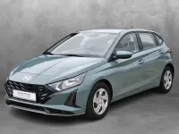 Gebraucht Hyundai i20 Select 101 PS (74 kW) 2025 Mangrove green / mic Kleinwagen