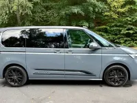 Gebraucht VW Multivan Edition 150 PS (110 kW) 2023 Grau Van / Kleinbus