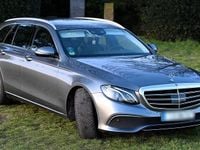 Gebraucht Mercedes E220 Exclusive 194 PS (142 kW) 2019 Grau Kombi