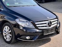 Gebraucht Mercedes B180 122 PS (89 kW) 2014 Schwarz Van / Kleinbus