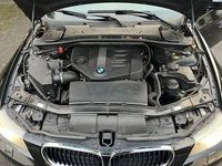 Gebraucht BMW 320 184 PS (135 kW) 2011 Schwarz Kombi