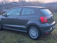Gebraucht VW Polo 90 PS (66 kW) 2015 Grau Kleinwagen