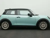 Gebraucht Mini Cooper Favoured 156 PS (114 kW) 2024 Grün Kleinwagen