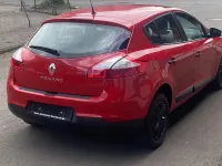 Gebraucht Renault Mégane Authentique 101 PS (74 kW) 2013 Rot Limousine