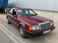 Gebraucht Mercedes E220 150 PS (110 kW) 1992 Rot Limousine