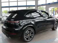 Gebraucht Porsche Cayenne Turbo 549 PS (403 kW) 2018 Tiefschwarzmetallic SUV