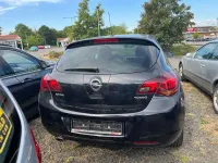 Gebraucht Opel Astra 140 PS (102 kW) 2011 Schwarz Limousine