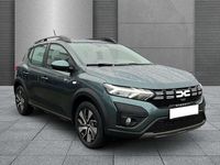 Neu Dacia Sandero Expression 91 PS (66 kW) 2025 Zedergrün Kleinwagen