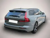 Gebraucht Volvo V60 Plus 197 PS (144 kW) 2024 Manufacturer Kombi