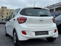 Gebraucht Hyundai i10 Basis 67 PS (49 kW) 2016 Weiß Kleinwagen