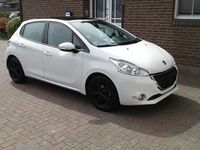 Gebraucht Peugeot 208 Active 68 PS (50 kW) 2012 Weiß Kleinwagen