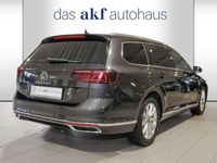 Gebraucht VW Passat Elegance 150 PS (110 kW) 2024 Mangangrau metallic Kombi