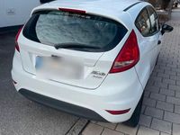 Gebraucht Ford Fiesta Ambiente 60 PS (44 kW) 2012 Weiß Kleinwagen